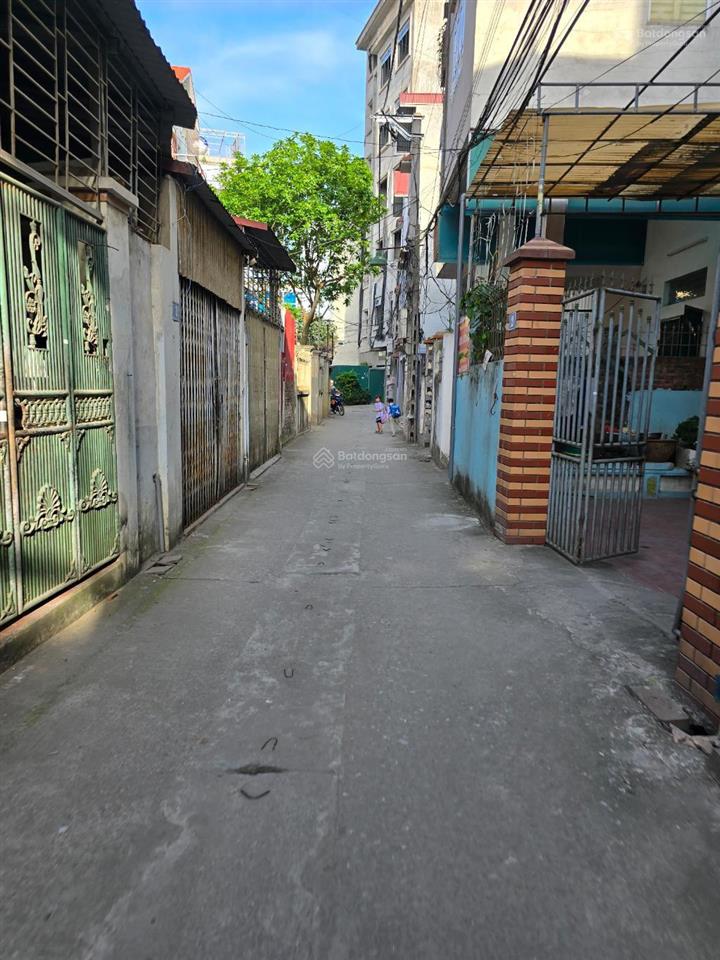 Đất dương nội, ngã tư lê trọng tấn ỷ la. ngõ rộng, đi 20 ra ô tô. có nhà cấp 4
