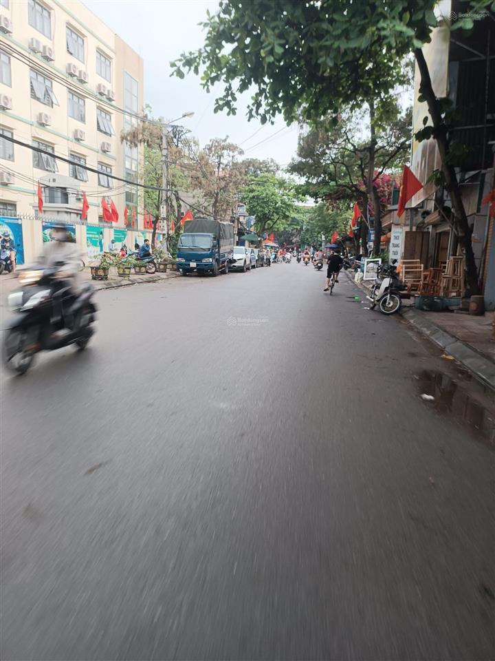 Nhà cấp 4, ỷ la, phố dược 44,5m2, 7,75 tỷ. đường ô tô thông. ô tô vào nhà