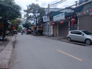 Nhà đại mỗ, ôtô đỗ cửa, 5,5 tỷ, 4 tầng + tum. đi 100m ra phố.