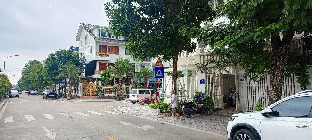 Nhà vị trí đại mỗ, vạn phúc, lê quang đạo. trước nhà ôtô tránh, vỉa hè, kinh doanh. ô tô vào nhà