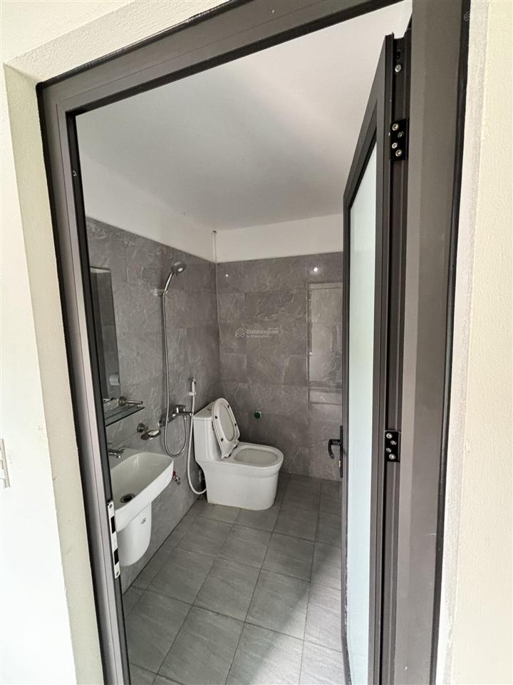 Siêu phẩm cho thuê nhà 5 tầng + 1 tum, 15 phòng mặt đường đt286 hòa tiến, yên phong, bắc ninh