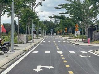 Công chứng lô 100m2 ngay cảng hàng không sân bay long thành  shr full thổ, giá 900tr/nền