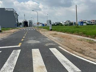 Bán nhanh lô đất 100m2 ngay trung tâm quận 9  khu vực kinh doanh buôn bán sầm uất, giá 35tr/m2