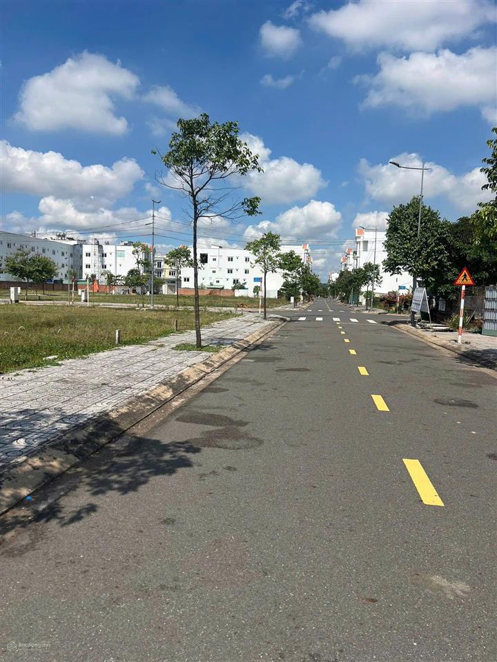 Chốt nhanh lô 100m2 ngay đại đô thị vệ tinh sân bay long thành, giá 12tr/m2, shr