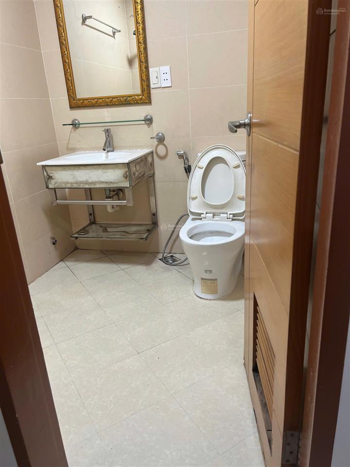 Cho thuê căn hộ penthouse 135m2 hoàng kim thế gia  4pn 3 wc có sẵn nội thất