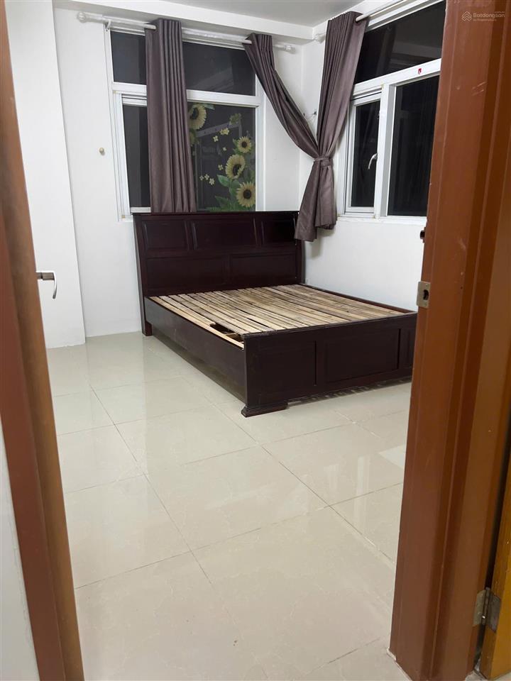 Cho thuê căn hộ penthouse 135m2 hoàng kim thế gia  4pn 3 wc có sẵn nội thất