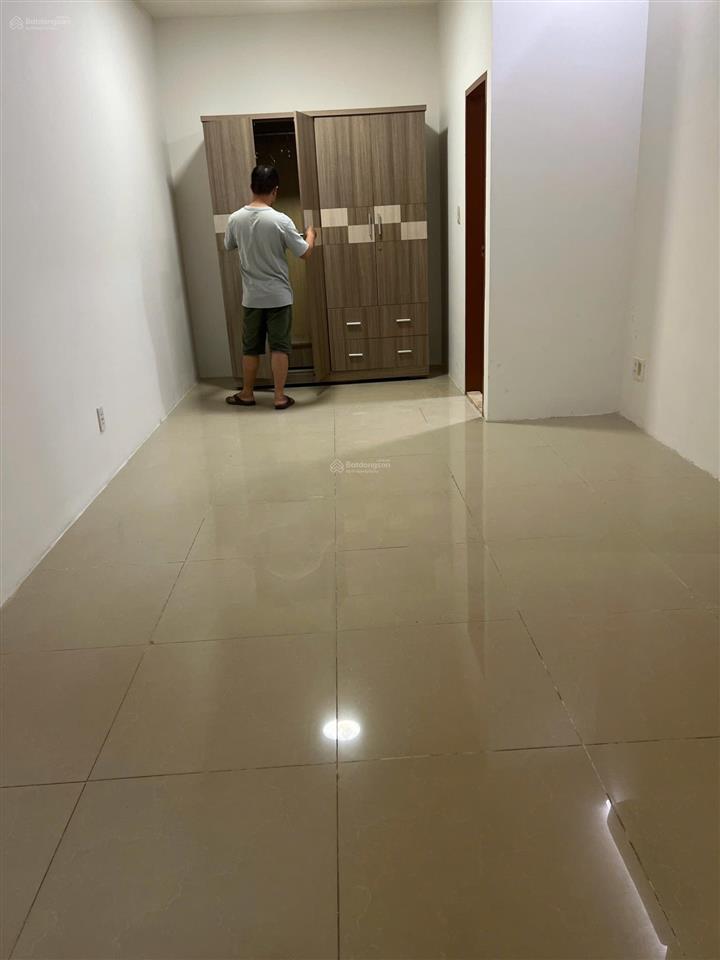 Cho thuê căn hộ penthouse 135m2 hoàng kim thế gia  4pn 3 wc có sẵn nội thất