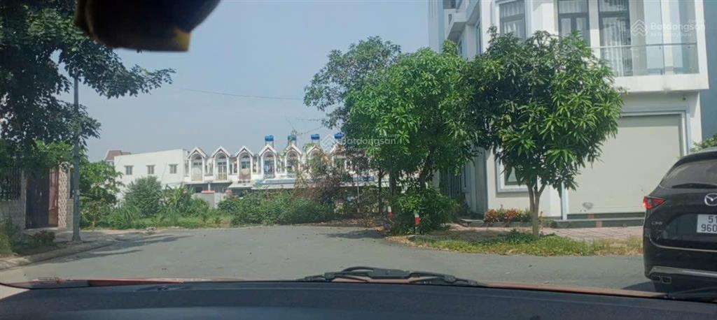 Bán 3300m2 đất góc mặt tiền ngang 57x55 thổ cư 1940m2 đường xe cont cạnh khu đô thị năm sao 23 tỷ