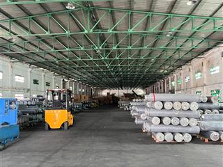 Cho thuê kho xưởng chứa hàng dt 2000m2 đường lê văn quớibình tân giá 130tr