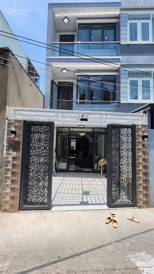 Nhà đẹp q7 3 tầng phong cách hiện đại sân rộng rãi mới sạch sẽ vào ở được ngay giá chỉ 7tỷ470tr