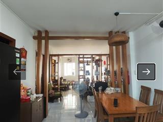 Tòa nhà có vị trí đối diện với tòa nhà viettel. đường cách mạng tháng 8, nhỉnh 100 tr/m2