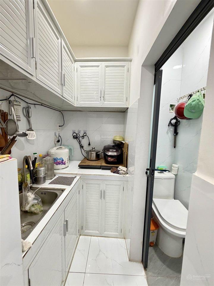 Nhỉnh 1 tỷ sổ hồng riêng âu cơ tân phú. nhà mới đẹp ở liền. hẻm thông . 12m2 ,
2 tầng, 2 wc, 2 pn.