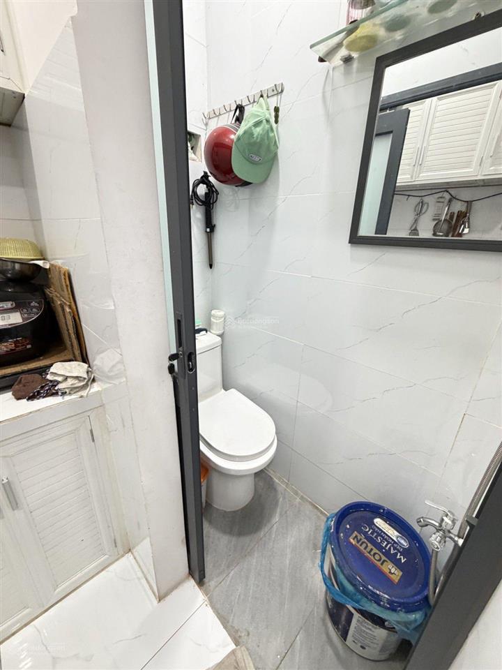 Nhỉnh 1 tỷ sổ hồng riêng âu cơ tân phú. nhà mới đẹp ở liền. hẻm thông . 12m2 ,
2 tầng, 2 wc, 2 pn.