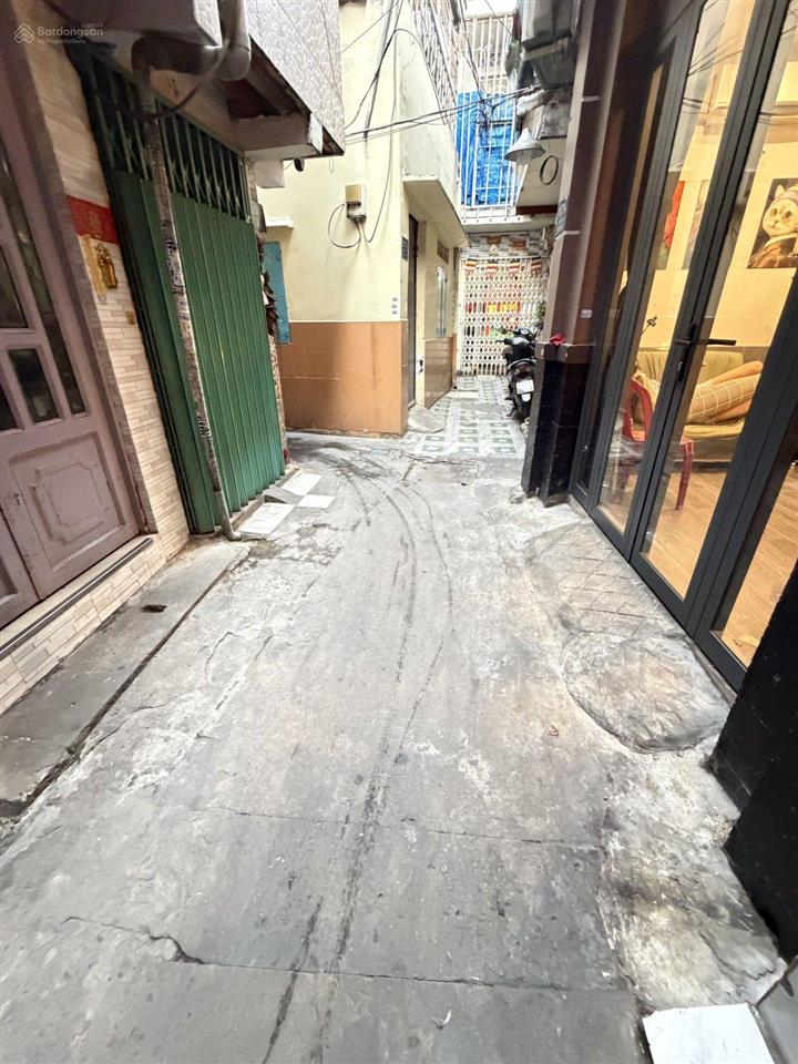 Nhỉnh 1 tỷ sổ hồng riêng âu cơ tân phú. nhà mới đẹp ở liền. hẻm thông . 12m2 ,
2 tầng, 2 wc, 2 pn.