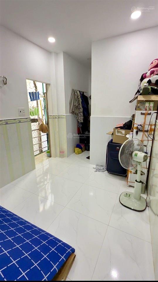 Nhỉnh 1 tỷ sổ hồng riêng âu cơ tân phú. nhà mới đẹp ở liền. hẻm thông . 12m2 ,
2 tầng, 2 wc, 2 pn.