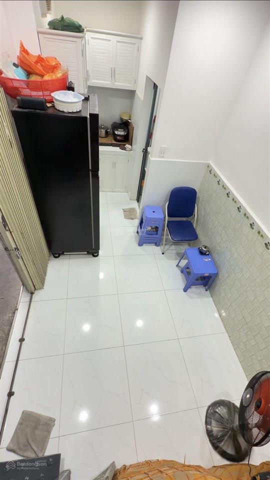 Nhỉnh 1 tỷ sổ hồng riêng âu cơ tân phú. nhà mới đẹp ở liền. hẻm thông . 12m2 ,
2 tầng, 2 wc, 2 pn.