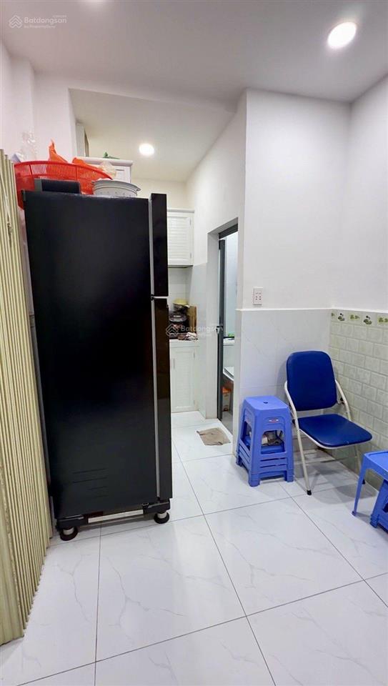 Nhỉnh 1 tỷ sổ hồng riêng âu cơ tân phú. nhà mới đẹp ở liền. hẻm thông . 12m2 ,
2 tầng, 2 wc, 2 pn.