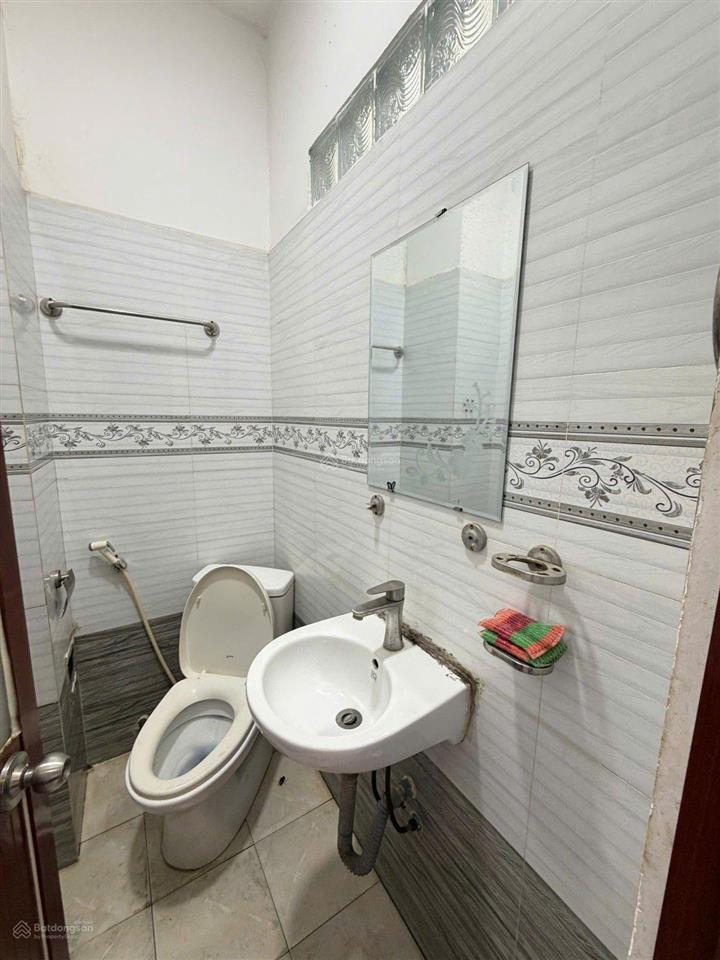 Nhanh mới kịp  chỉ 1 căn ra mặt tiền phú thọ hòa , 44 m2, 2 tầng mới đẹp,nhỉnh 5 tỷ. ko lộ giới.