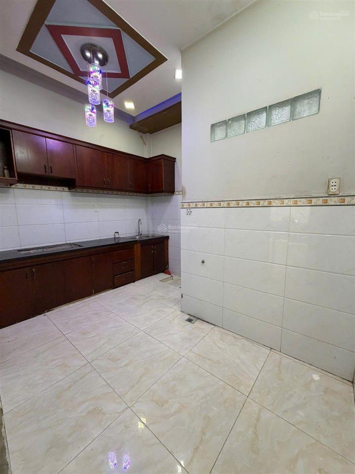 Nhanh mới kịp  chỉ 1 căn ra mặt tiền phú thọ hòa , 44 m2, 2 tầng mới đẹp,nhỉnh 5 tỷ. ko lộ giới.