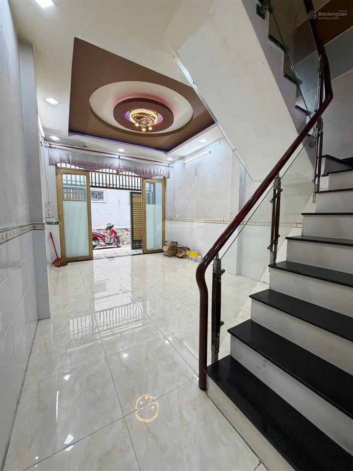 Nhanh mới kịp  chỉ 1 căn ra mặt tiền phú thọ hòa , 44 m2, 2 tầng mới đẹp,nhỉnh 5 tỷ. ko lộ giới.