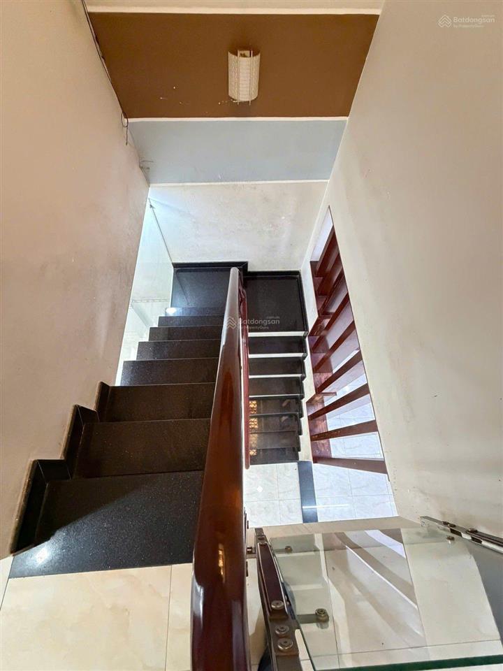 Nhanh mới kịp  chỉ 1 căn ra mặt tiền phú thọ hòa , 44 m2, 2 tầng mới đẹp,nhỉnh 5 tỷ. ko lộ giới.