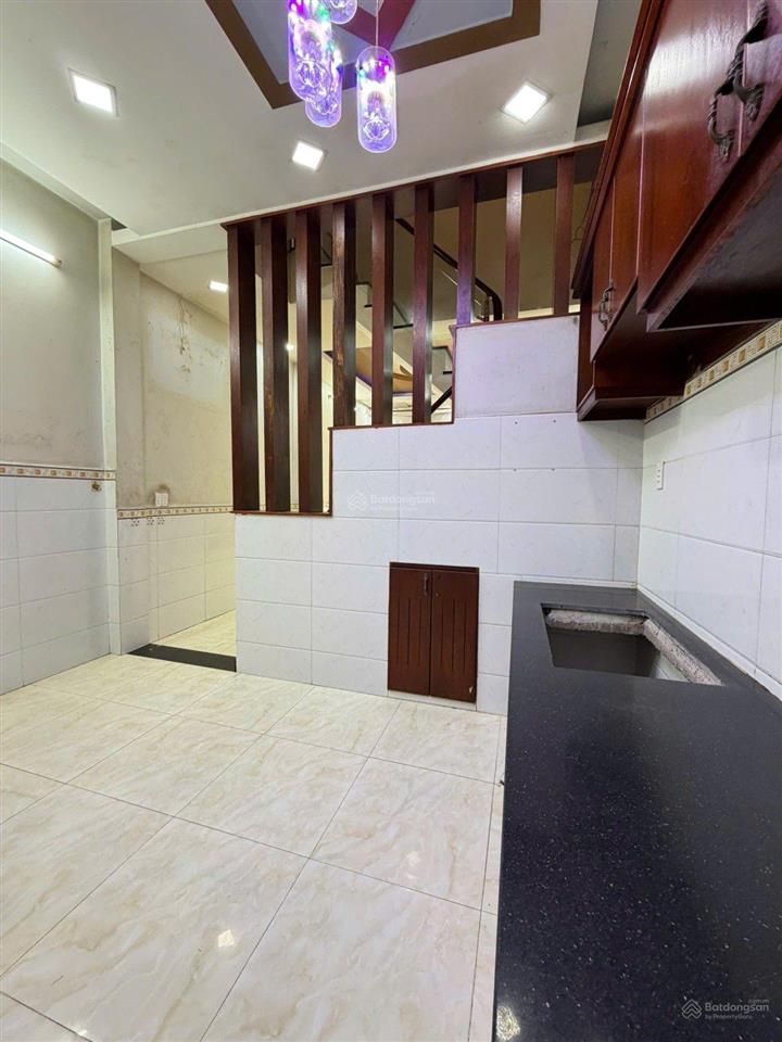 Nhanh mới kịp  chỉ 1 căn ra mặt tiền phú thọ hòa , 44 m2, 2 tầng mới đẹp,nhỉnh 5 tỷ. ko lộ giới.