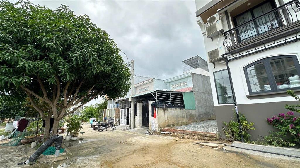 Bán đất khu đông mương tđc hòn xện  vĩnh hoà ngang 4 đường ô tô 7m cách biển 600m giá 4 tỷ 5