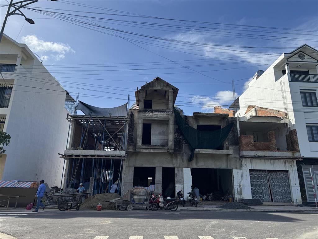 Bán đất tặng căn nhà xây thô 3 tầng khi acc quân đội vĩnh hoà cách biển 250 m giá bán 5 tỷ 850