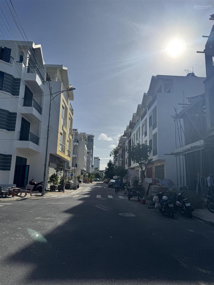 Bán đất tặng căn nhà xây thô 3 tầng khi acc quân đội vĩnh hoà cách biển 250 m giá bán 5 tỷ 850