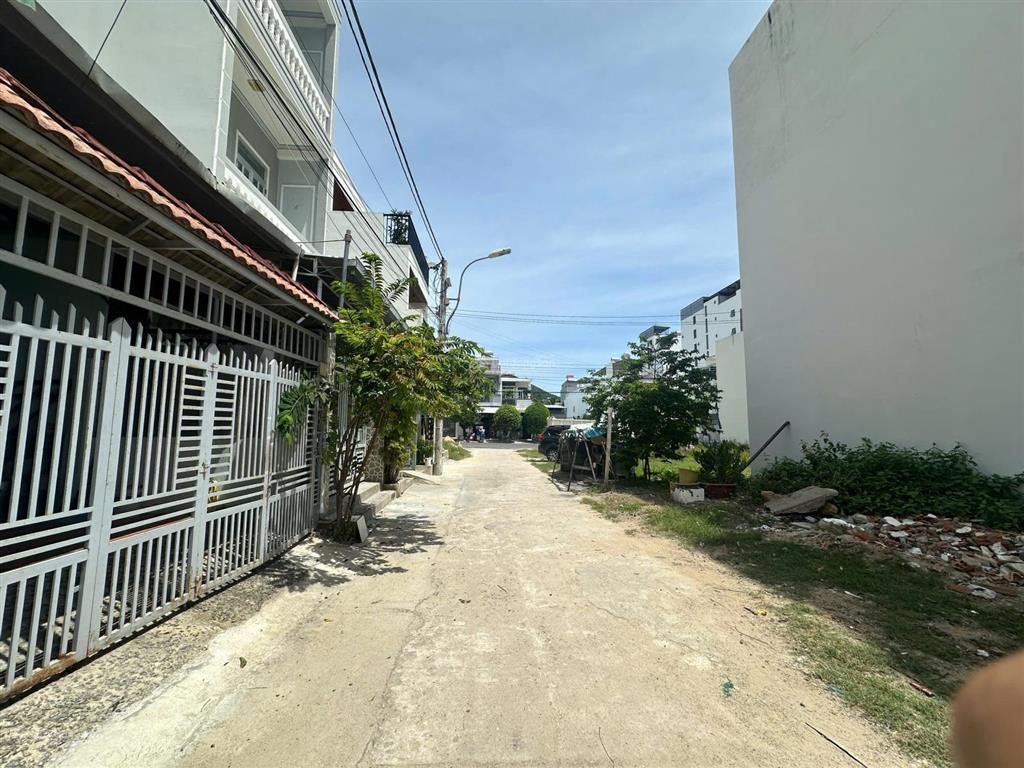 Bán nhanh lô góc 2 mặt tiền công viên, cách nguyễn dữ 20m diện tích 65,6m2, đường 5m, giá 4 tỷ 9