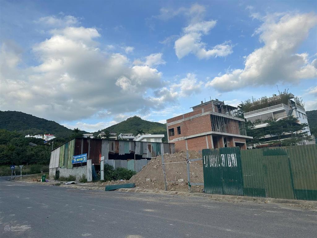 Bán lô đất hoa hậu hòn xện vĩnh hoà view trực diện bến du thuyền ngang 16 m diện tích 320 m