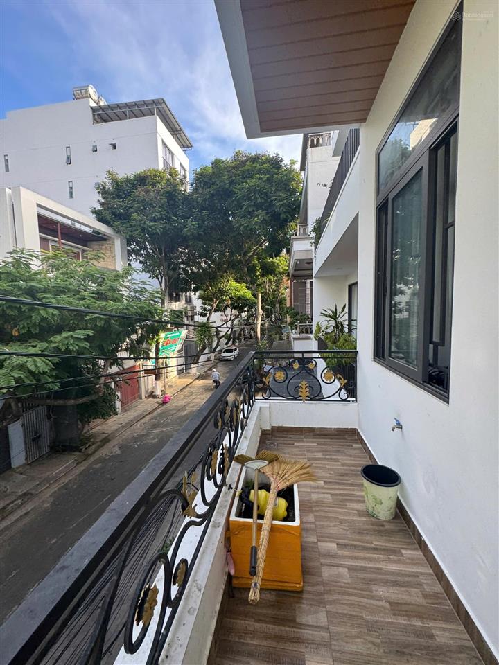 Bán nhà 2 mặt tiền phó đức chính, vĩnh hoà, nha trang 1 trệt 1 lầu sổ hoàn công 137,2m2 giá 10tỷ