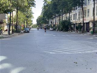 Nhà dân 4 tầng dịch vụ khu d yên nghĩa  2 vỉa hè  ô chờ thang máy