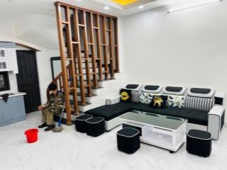 Nhà mới xây đẹp thoáng liên ninh thanh trì dt 40m2 5 tầng mt 4,8m2  chào 5,5 tỷ