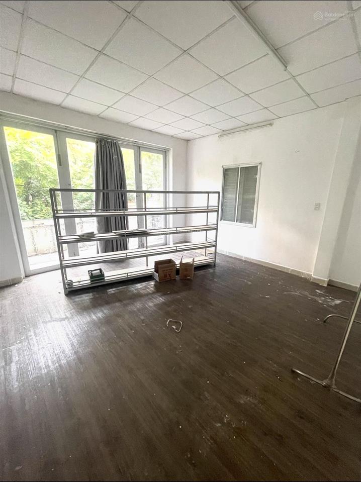 Chính chủ cần bán nhanh nhà 2 tầng mt phan châu trinh vị trí sầm uất kinh doanh đa ngành.