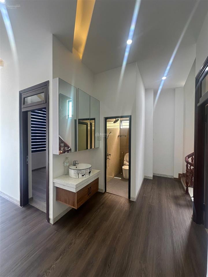 Chính chủ cần bán nhà mới đẹp 3 tầng mt đường trần thái tông