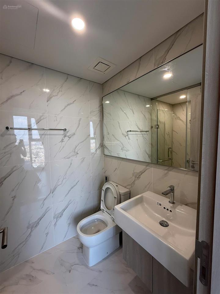 Gia đình tôi cần nhượng lại ch 2n2vs + 1 toà masteri tại tổ hợp vinhomes smart city  0974 046 ***