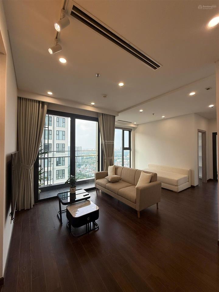 Gia đình tôi cần nhượng lại ch 2n2vs + 1 toà masteri tại tổ hợp vinhomes smart city  0974 046 ***
