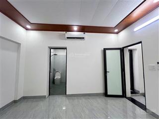 Nguyễn văn cừ 2 phòng ngủ gần ô tô tránh có 3 tỷ một tí ngõ thông hoàng minh đạo