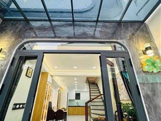 Lê thị hồng gấm, quận 1  52m2  sẳn hợp đồng thuê 15 triệu  hẻm xe hơi  shr