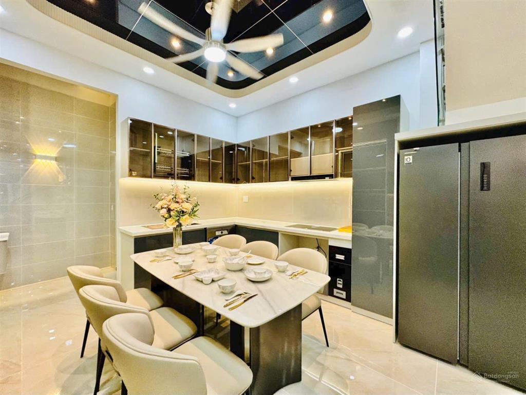 5tỷ200 | bàn cờ  nguyễn thiện thuật, q.3 | chính chủ giảm sâu 200 tr  cách mặt tiền 2 căn