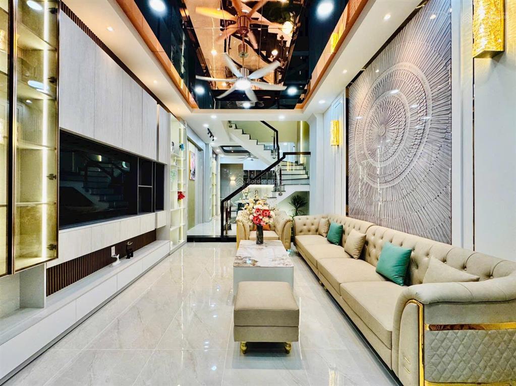 5tỷ200 | bàn cờ  nguyễn thiện thuật, q.3 | chính chủ giảm sâu 200 tr  cách mặt tiền 2 căn