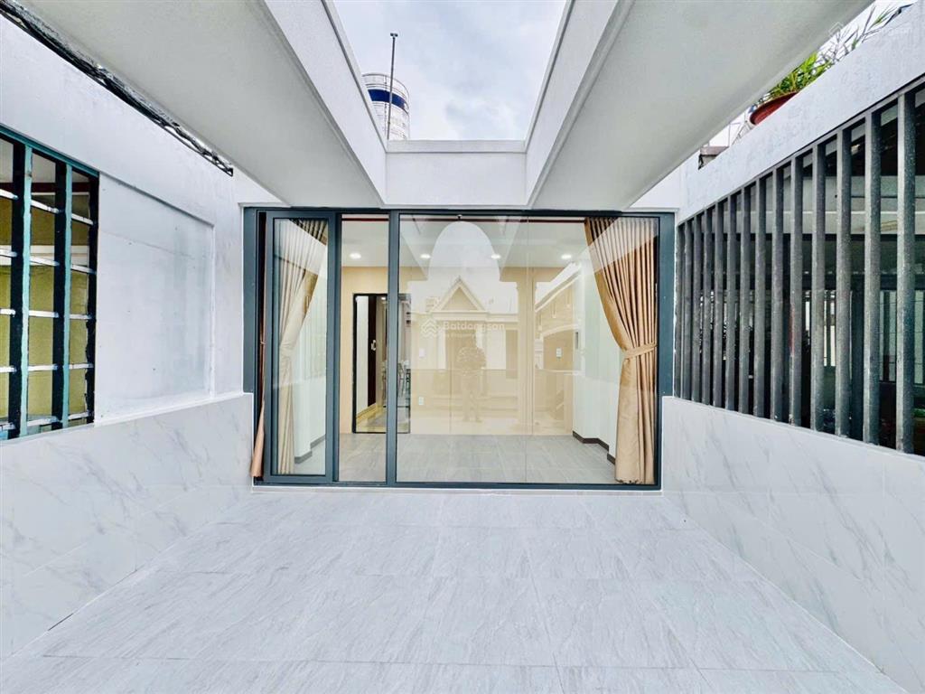 5tỷ200 | bàn cờ  nguyễn thiện thuật, q.3 | chính chủ giảm sâu 200 tr  cách mặt tiền 2 căn