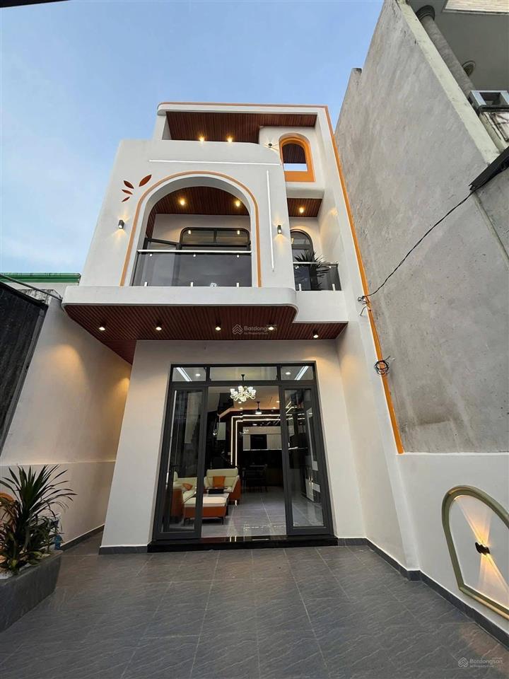 Cuối năm thanh lý gấp căn nhà ngay nhà thờ giáo xứ bình chánh nhà 1 trệt 1 lầu 4pn 3wc