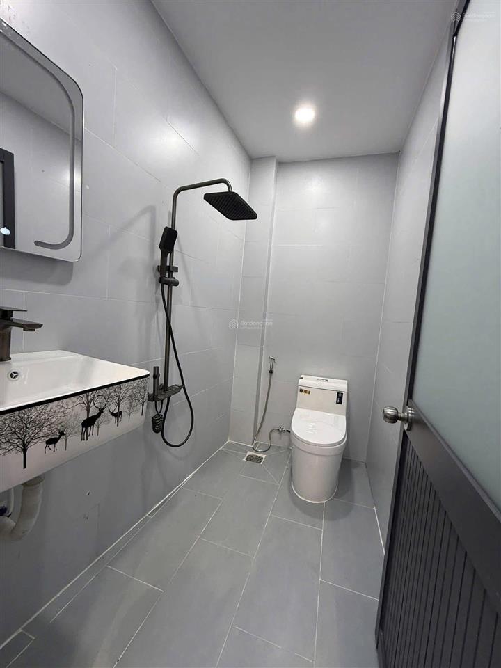Cuối năm thanh lý gấp căn nhà ngay nhà thờ giáo xứ bình chánh nhà 1 trệt 1 lầu 4pn 3wc