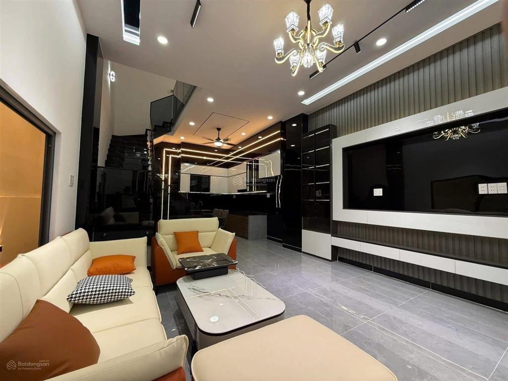 Cuối năm thanh lý gấp căn nhà ngay nhà thờ giáo xứ bình chánh nhà 1 trệt 1 lầu 4pn 3wc