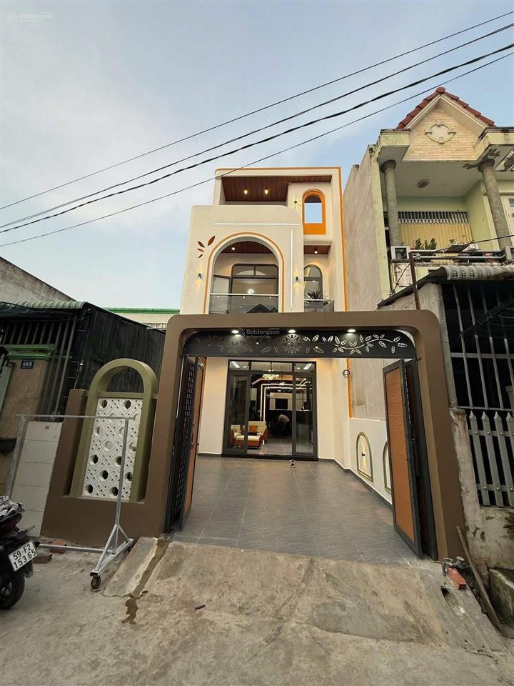 Cuối năm thanh lý gấp căn nhà ngay nhà thờ giáo xứ bình chánh nhà 1 trệt 1 lầu 4pn 3wc