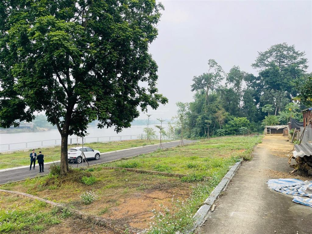 Bán gấp lô góc 100m2 full thổ cư  mặt tiền 8.35m  view hồ xã hoà thạch | giá chỉ 25tr/m2