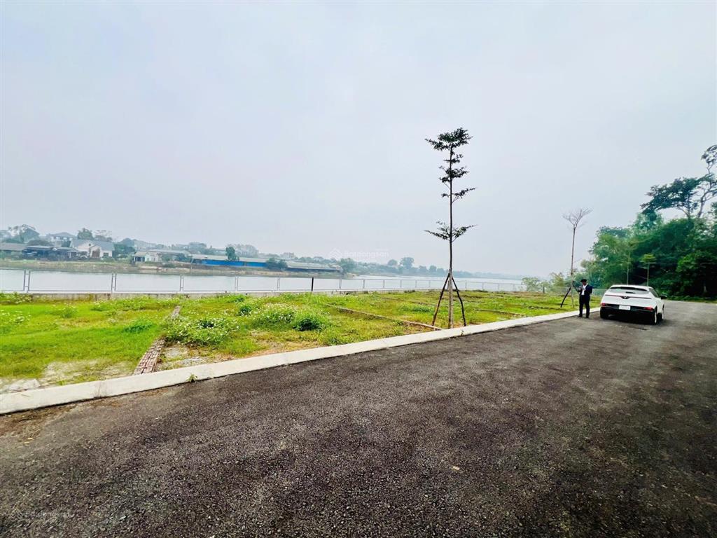 Bán gấp lô góc 100m2 full thổ cư  mặt tiền 8.35m  view hồ xã hoà thạch | giá chỉ 25tr/m2