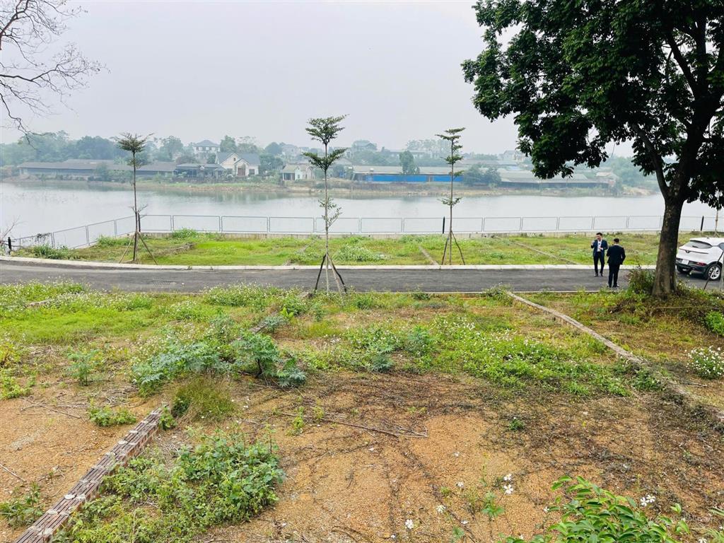 Bán gấp lô góc 100m2 full thổ cư  mặt tiền 8.35m  view hồ xã hoà thạch | giá chỉ 25tr/m2